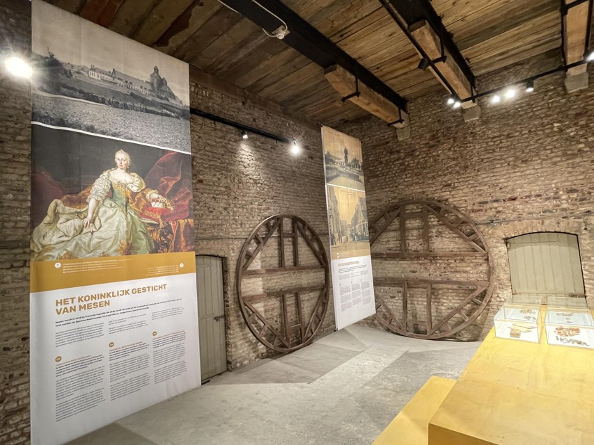 Naast het uitkijkpunt werd  een tentoonstelling in de toren gebouwd over de geschiedenis van Mesen. 