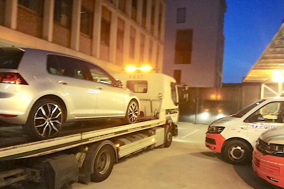 De Volkswagen Golf werd bestuurlijk, voor onbepaalde tijd, in beslag genomen.