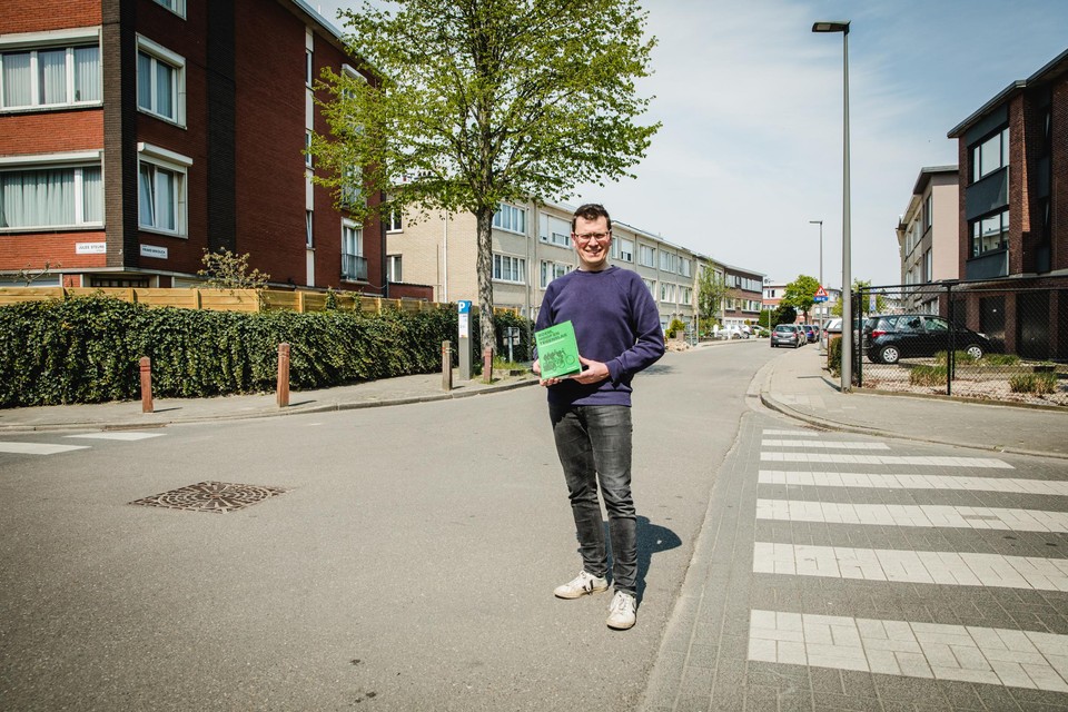 Auteur Matthias Van Milders op de plek waar ooit de Ter Rivieren Wielerbaan lag.