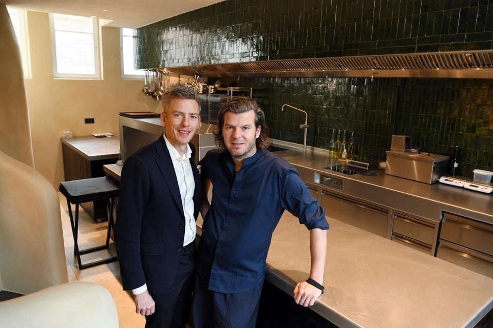 Joachim Boudens en Gert de Mangeleer in de keuken van Hertog Jan @ Botanic. “Het restaurant zelf, dat krijgen onze gasten als eersten te zien.”