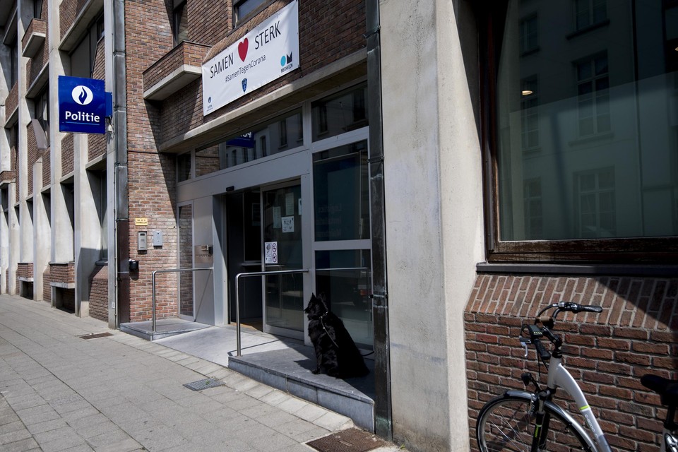 Het commissariaat van politiezone Mechelen-Willebroek. Hier ontsnapte de jonge verdachte door via een raam naar buiten te springen