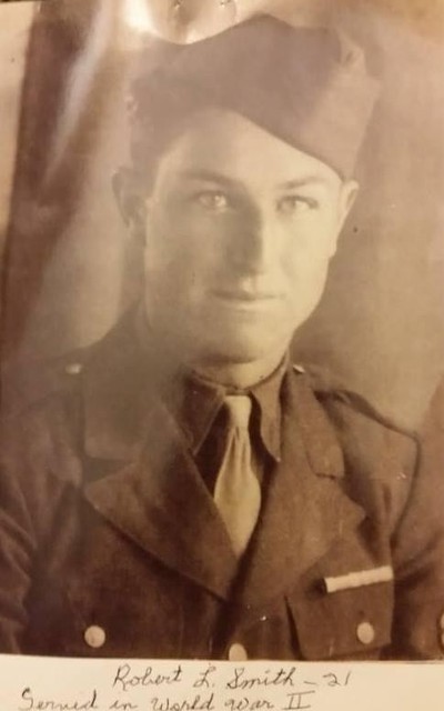 Een foto van Robert L. Smith tijdens zijn dienstjaren. 