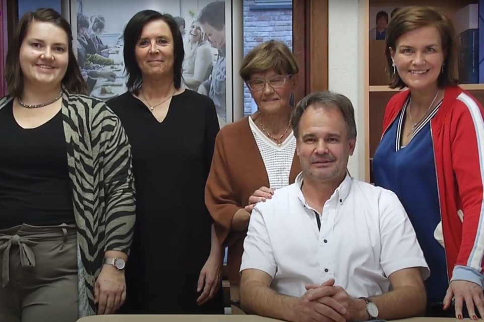 Het team van zakenkantoor Dens.