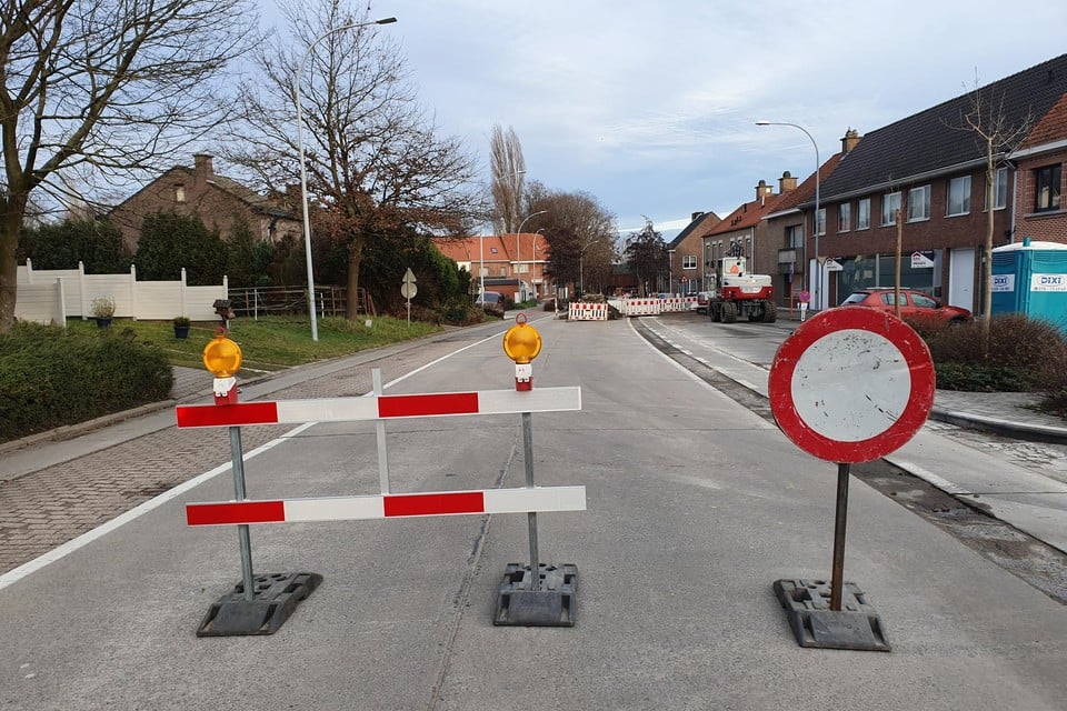 Het kruispunt Ruisstraat-Huis ten Halven-Antwerpse Steenweg-Burgemeester Achiel Heymanstraat blijft nog even langer afgesloten.