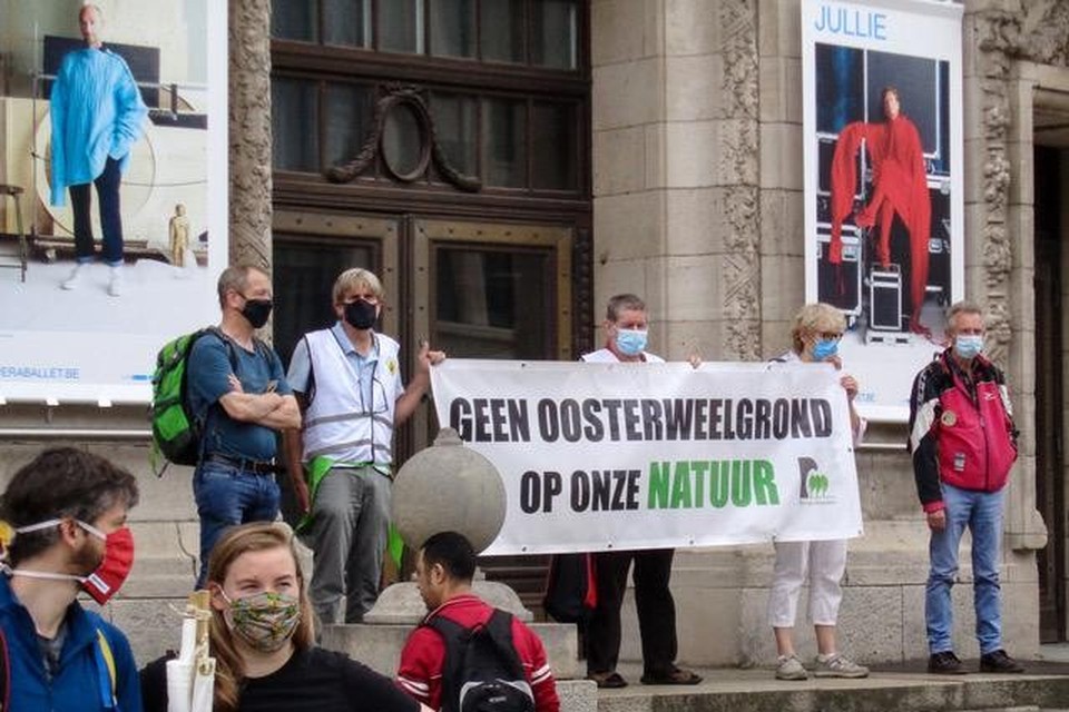 Actiegroep Red onze Kleiputten bij eerder protest in het havengebied.