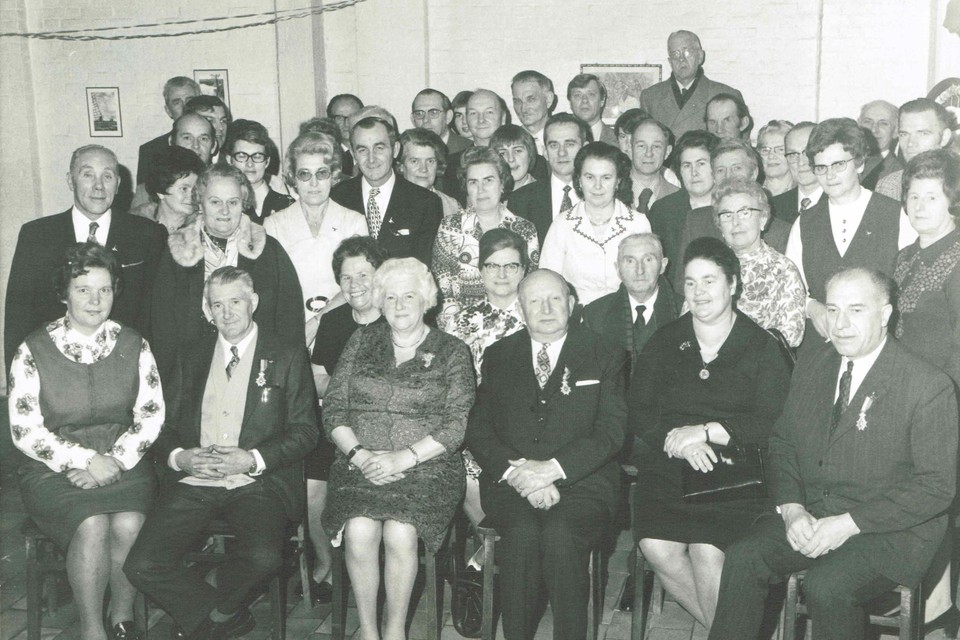 De viering van 50 jaar de Prachtduif, met rechts vooraan toenmalig secretaris Jos Verheyen. 