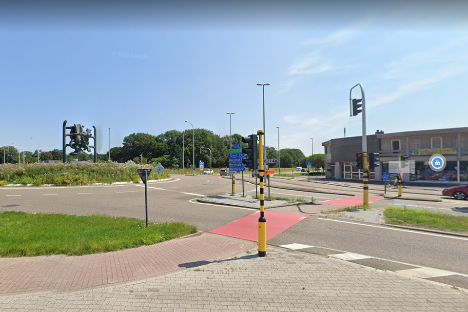 De rotonde op de Antwerpseweg in Geel, waar de feiten zich afspeelden.