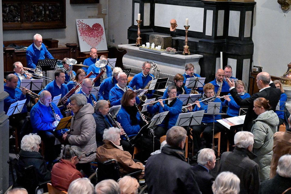 De Schotense harmonie, met links vooraan Marie-Josée De Beuckelaer, luisterde de eucharistieviering op ter ere van patroonheilige Sinte-Cecilia. 