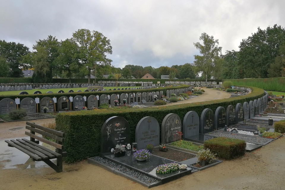 Een eerder plan om heel wat oudere graven weg te halen zoals hier op de begraafplaats in Noorderwijk stootte op veel protest.