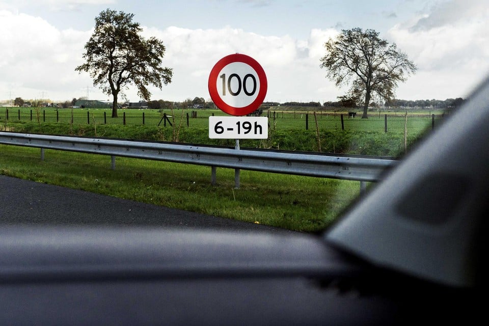 In Nederland geldt de maximumsnelheid alleen overdag.