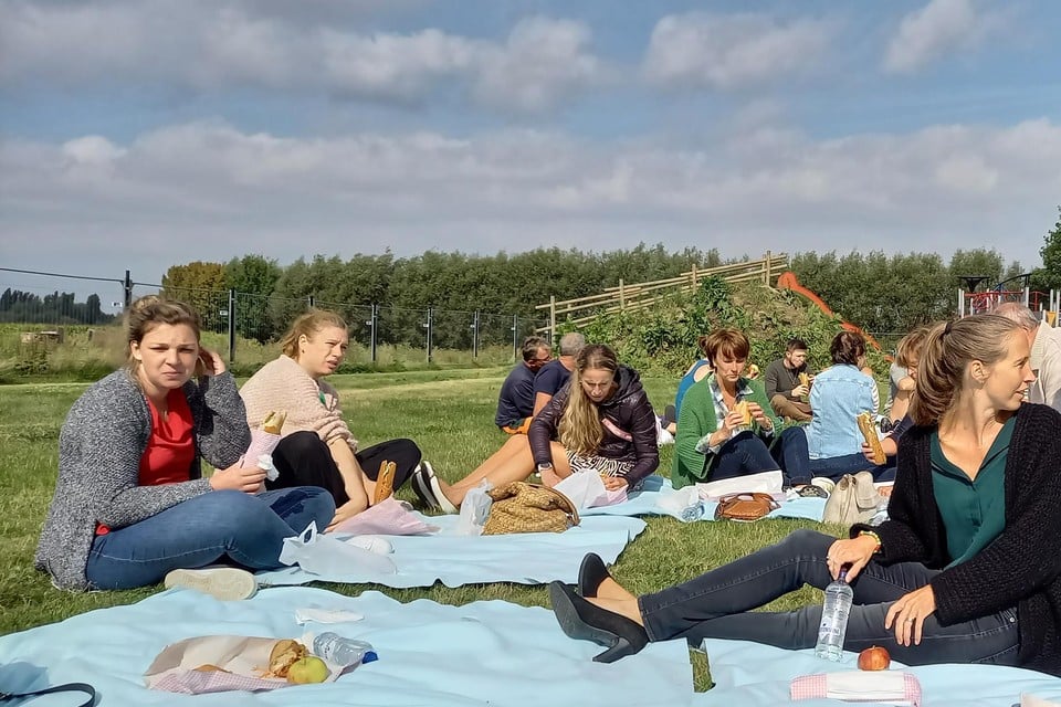 Lunchen aan het sportcentrum.