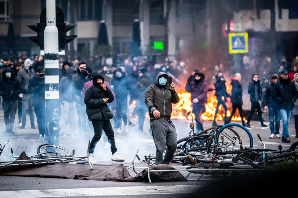 Politie en parket vrezen dat ‘coronarellen’ zoals in Nederland zullen overwaaien naar België. 