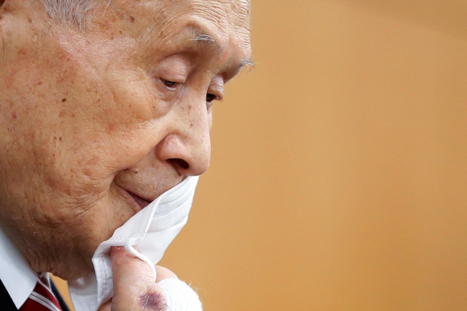 Yoshiro Mori, een man met zorgen.