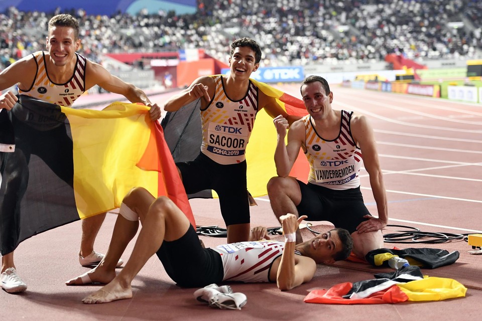 Breedlachende gezichten na het 4x400m-brons op het WK van 2019, maar de jongste maanden liepen Dylan Borlée (links), Jonathan Sacoor (midden) en Kevin Borlée (liggend) tegen allerlei problemen aan.