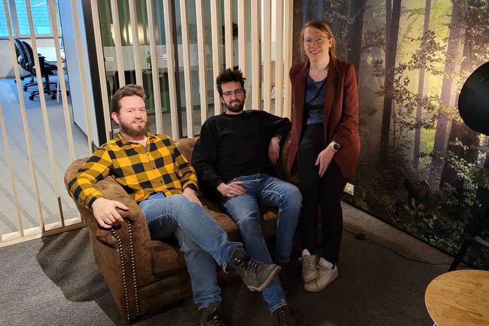 Clovis Six, Arno Soontjens en Ellen Baeten van BloomUp helpen jongeren in enkele minuten aan een digitale afspraak met een psycholoog.
