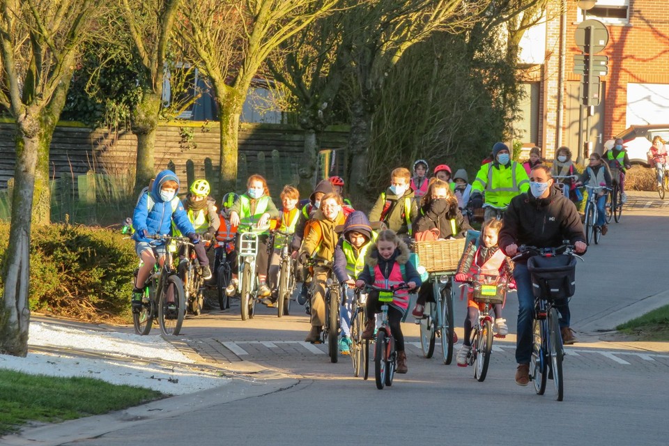 De fietspooling van ’t Blokje gebeurt onder leiding van ouders. 