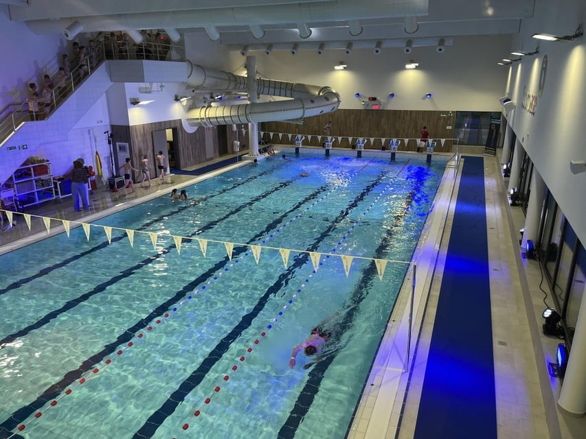 Het gloednieuwe zwembad van Lille heeft een afmeting van 25 meter bij 10 meter.