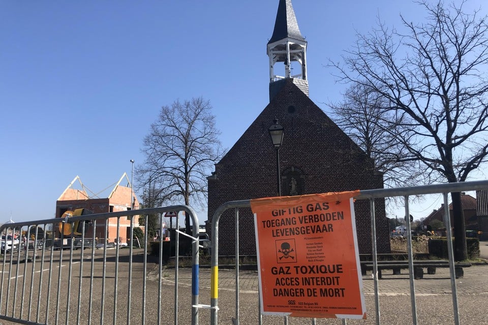 Er is een veiligheidsperimeter rond de kapel ingesteld.