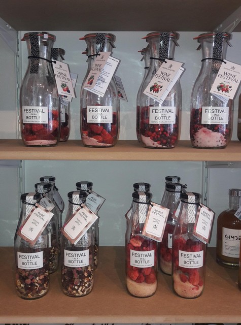 Je eigen gin of vodka maken met Festival in a Bottle. 