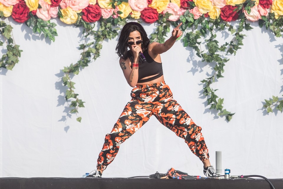 Ashley Nicolette Frangipane – biraciaal, biseksueel en bipolair – in 2017 op Pukkelpop. “Halsey is een alter ego waarmee ik al mijn overdreven kanten toon.”