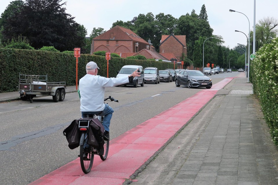 De fietssuggestiestrook in de Hendrik Consciencestraat wordt vervangen door een volwaardig fietspad. De haag tegen het kerkhof verdwijnt.