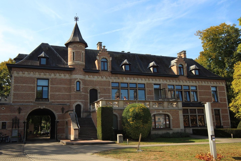 De inkom tot het domein Cantecroy.
