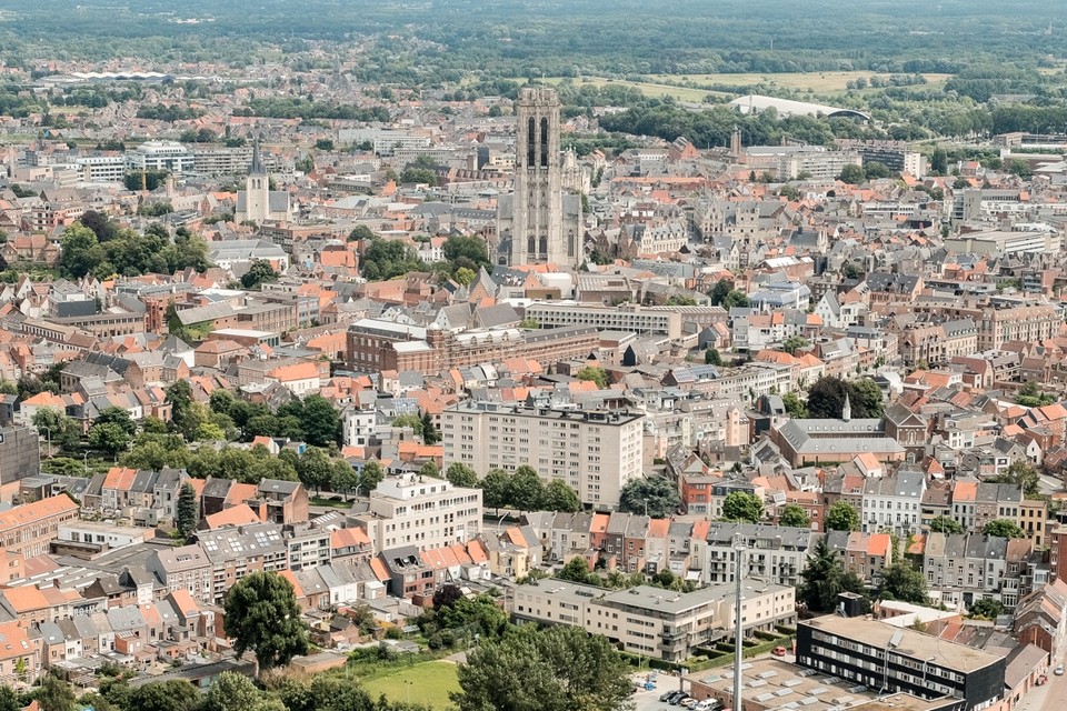 Het plan moet Mechelen nog beter voorbereiden op de klimaatverandering: door de CO2-uitstoot te verminderen en door de stad aan te passen. 