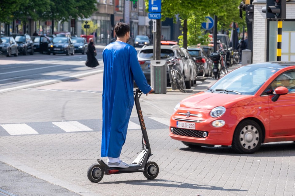 De aanleg van de fietsstraat in de Turnhoutsebaan begint maandag en zal een maand duren.
