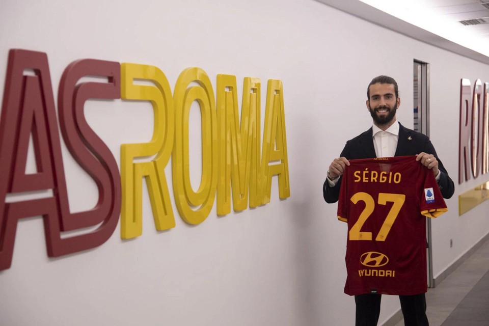 Sergio Oliveira bij zijn nieuwe club AS Roma. 