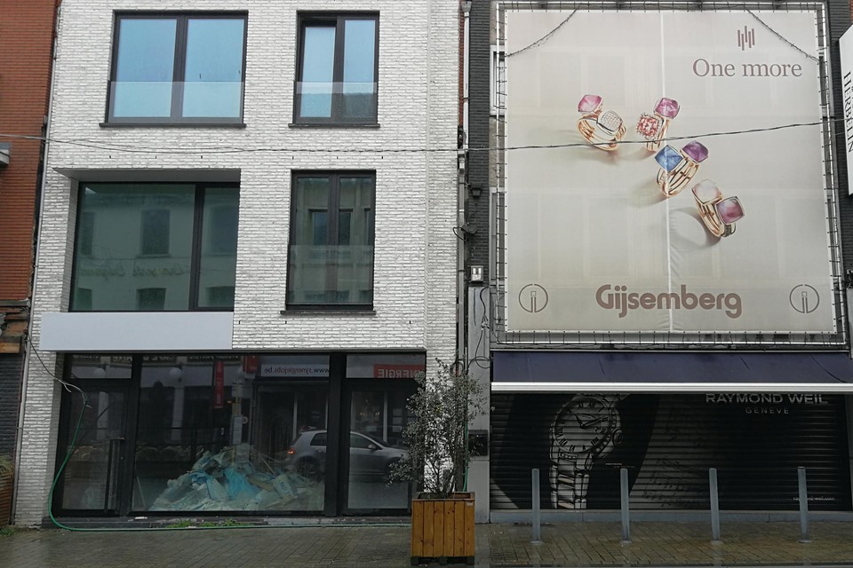 Drie mannen die de juwelenzaak Gysemberg aan de Bovenrij in Herentals via een gat in de muur probeerden binnen te dringen, riskeren een celstraf. 