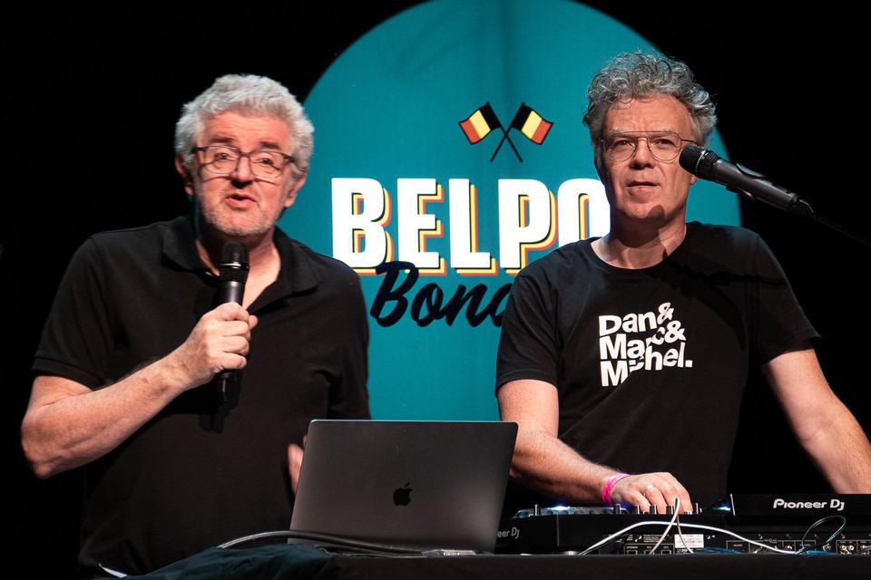 Jan Delvaux en Jimmy Dewit (DJ Bobby Ewing) presenteerden in Schoten de lokale versie van de Belpop Bonanza Quiz.