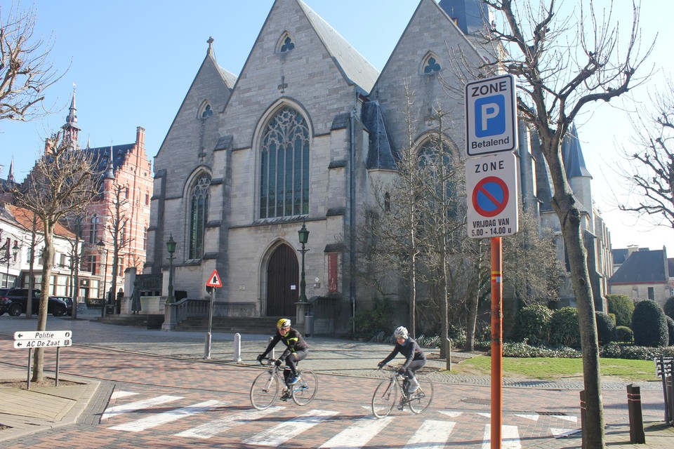 Onder andere op de Markt verandert betalend parkeren in schijfparkeren.