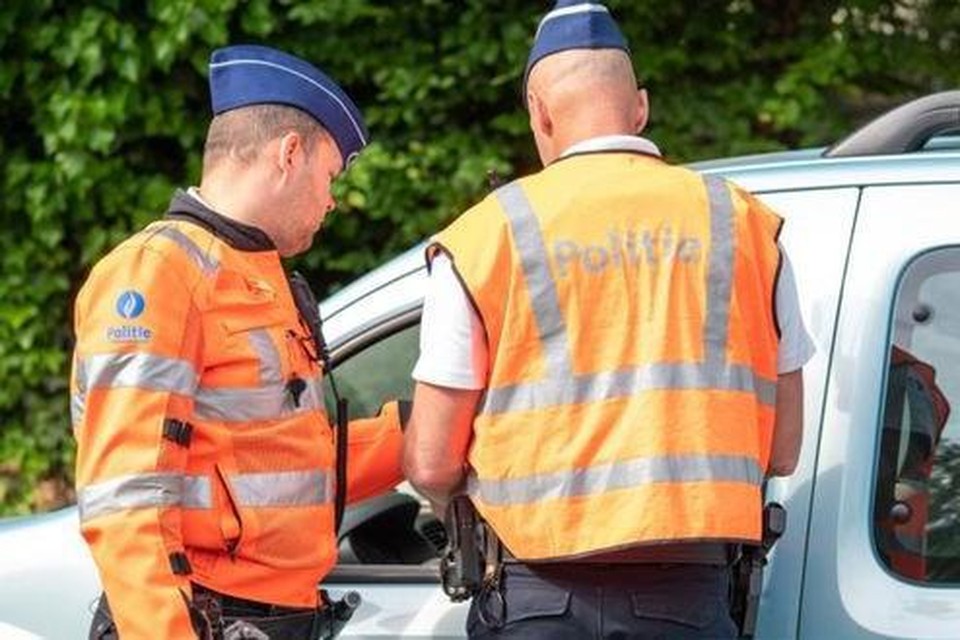 De politie regio Turnhout hield een bestuurder met een levenslang rijverbod tegen.