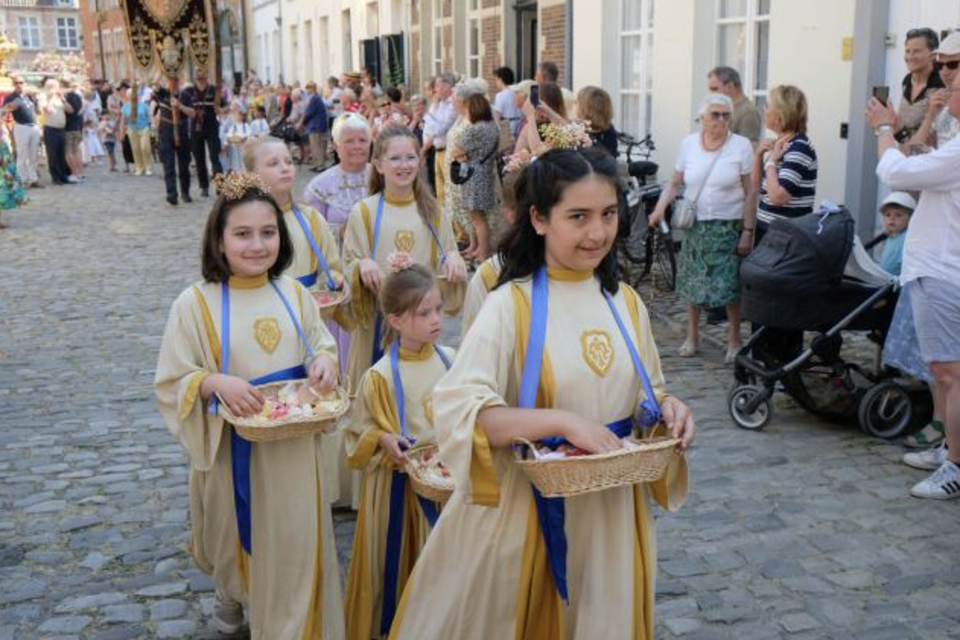 De Mariale Kindprocessie is een traditie in Lier.