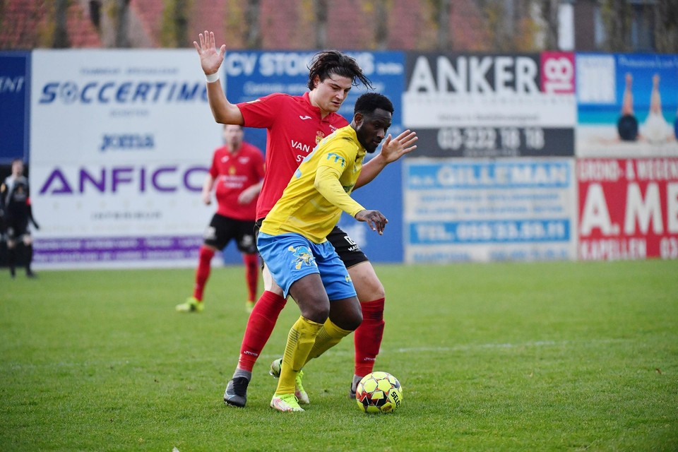 Ebrahima Sawaneh, hier in actie tegen Maxim Volant van Cappellen, zorgde samen met Dani Wilms en Manoel Borges Nascimento voor de 0-1.