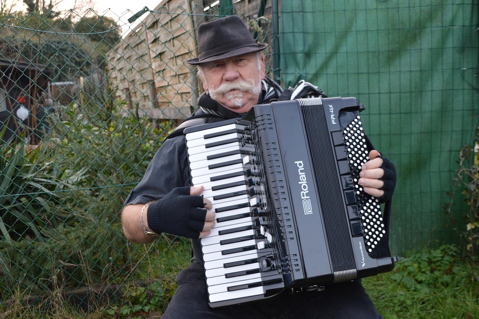 Eddy Van den Reeck met zijn accordeon.