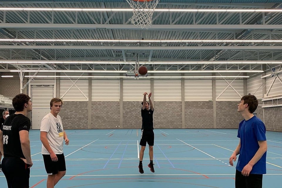 Basketbalclub BBC Geel trainde de voorbije dagen al in de gloednieuwe sporthal als voorbereiding op het feestelijke wedstrijdweekend. 