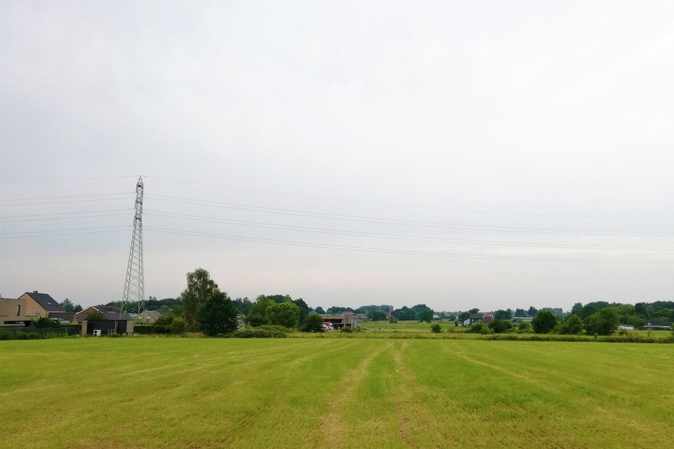 Op het binnengebied achter sporthal Bruultjeshoek komt een sport- en speelterrein.
