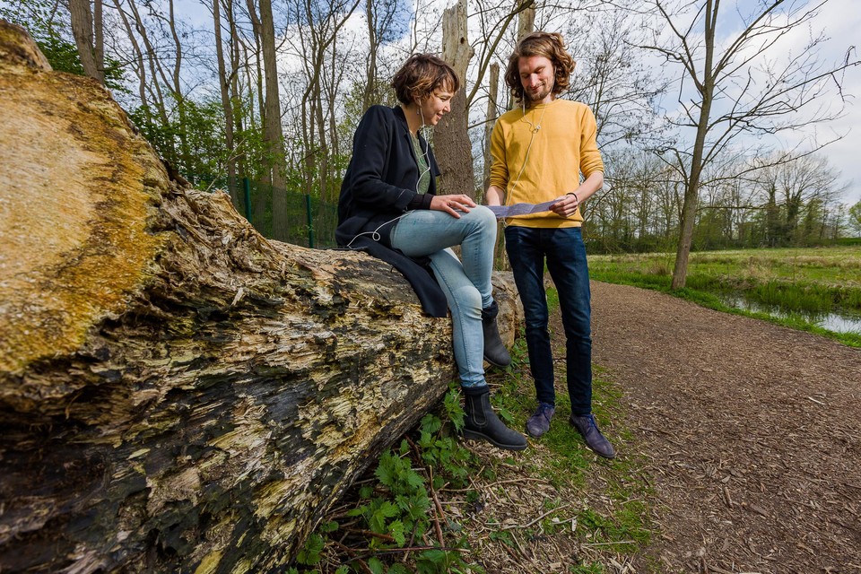 Historici Linde De Vroey en Hannes Delanoeije werkten een boeiend luisterspel uit voor een ontdekkingstocht door het Mechels Broek.