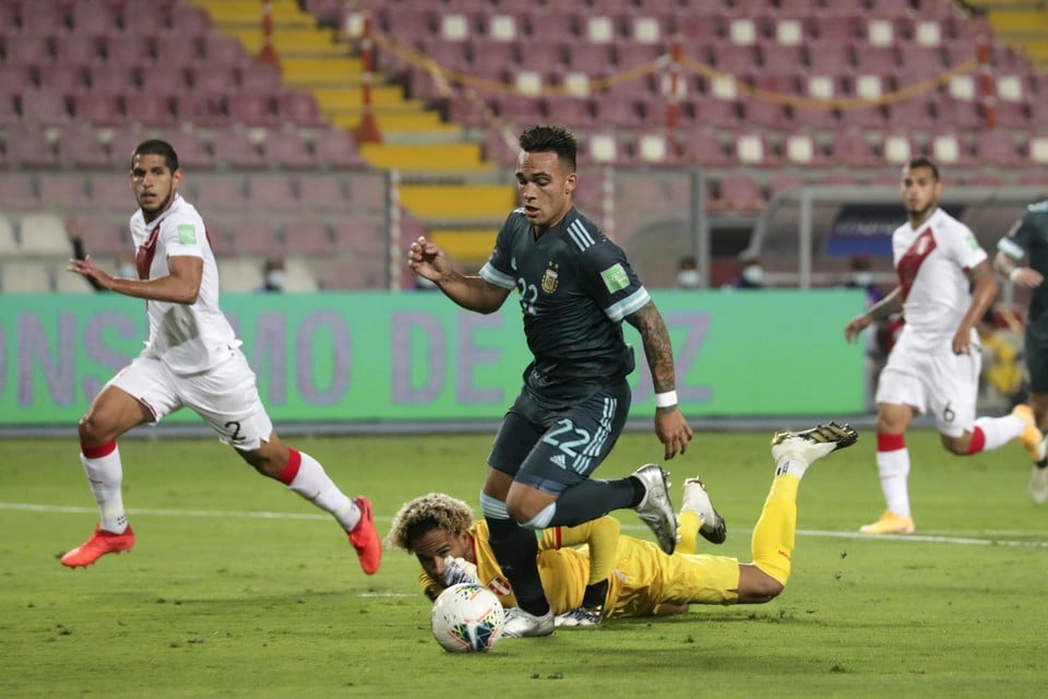 Lautaro Martinez aan het werk tegen Peru.