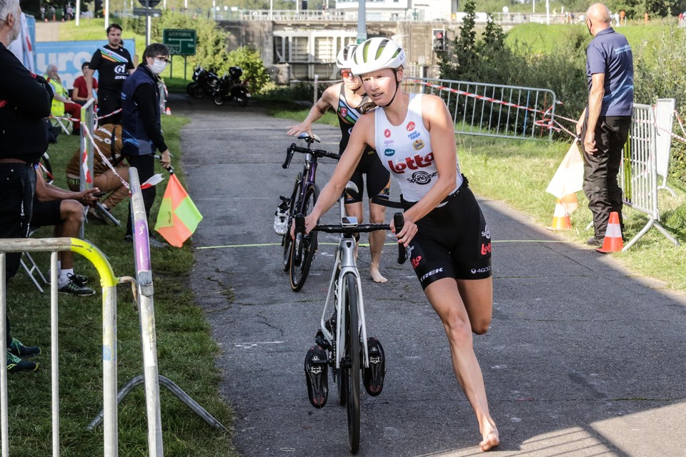 Hanne De Vet (vooraan) op weg naar het zilver met haar team Athletes for Hope op het BK gemengde estafette vorige maand in Viersel.