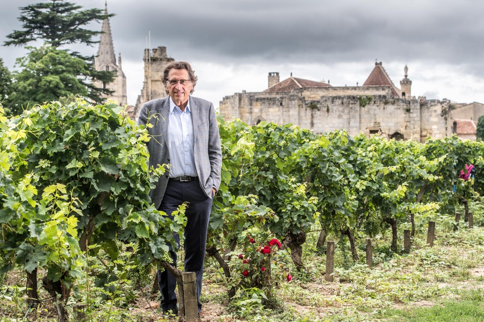 Justin Onclin tussen zijn wijnranken in Bordeaux.