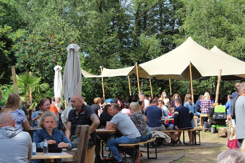 Er was geen plaatsje meer vrij in de zomerbar.