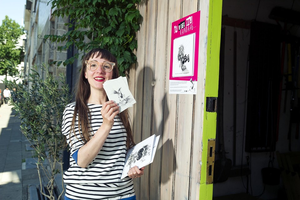 Illustrator Karen Maenhout ontwierp een poster en kaartjes om de buurt bij elkaar te brengen. 