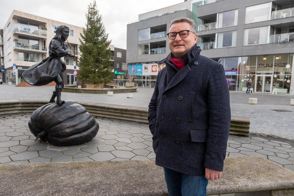 “Noodwoningen zijn bedoeld voor mensen die tijdelijk nergens anders terechtkunnen. Bijvoorbeeld na een woningbrand”, zegt burgemeester Koen Van den Heuvel (CD&V).