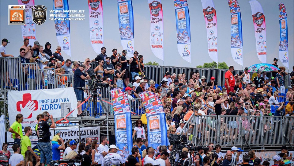 De tribunes in Polen.