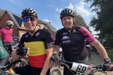 thumbnail: Kersvers mountainbikekampioen Tijs Huygen met zijn kompaan Pieter Wijckmans van de Après-Bikers.