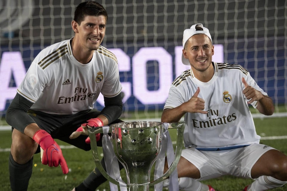 Courtois en Hazard vieren de Spaanse titel in 2020. 