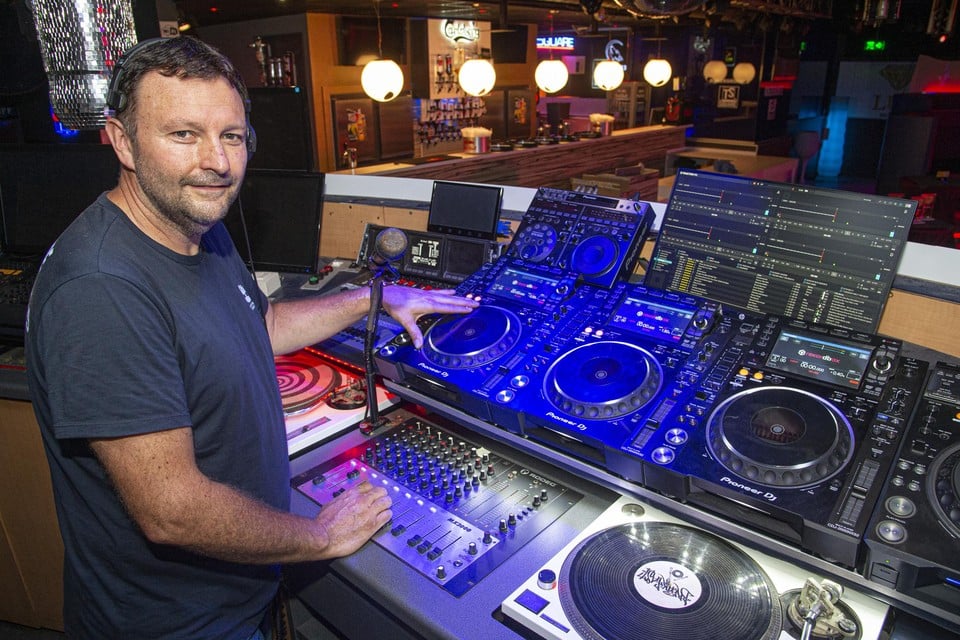 Uitbater en dj Patrick Wouters zal op het grote heropeningsfeest elf uur aan één stuk aan de draaitafels staan.