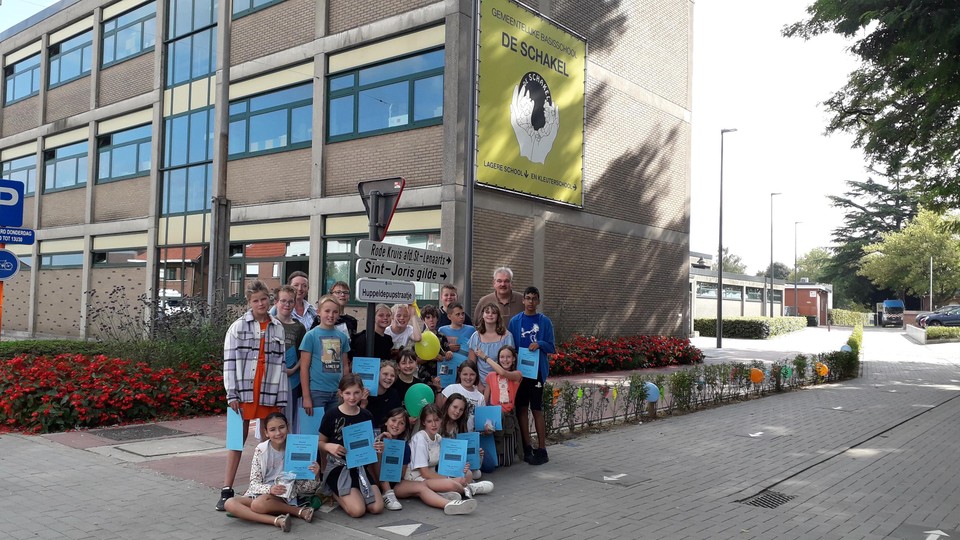 De nieuwe toegangsweg naar GBS De Schakel heeft nu ook een naam: Huppeldepupstraatje.